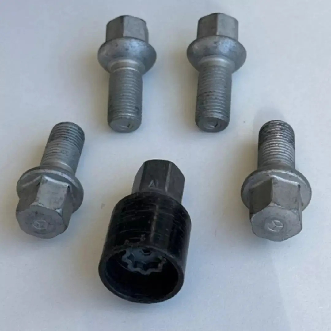 Mercedes-Benz Wheel Locks Set B66470155 6C77836f 1