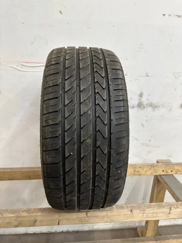 Lx Twenty Tire Size 2353520 1
