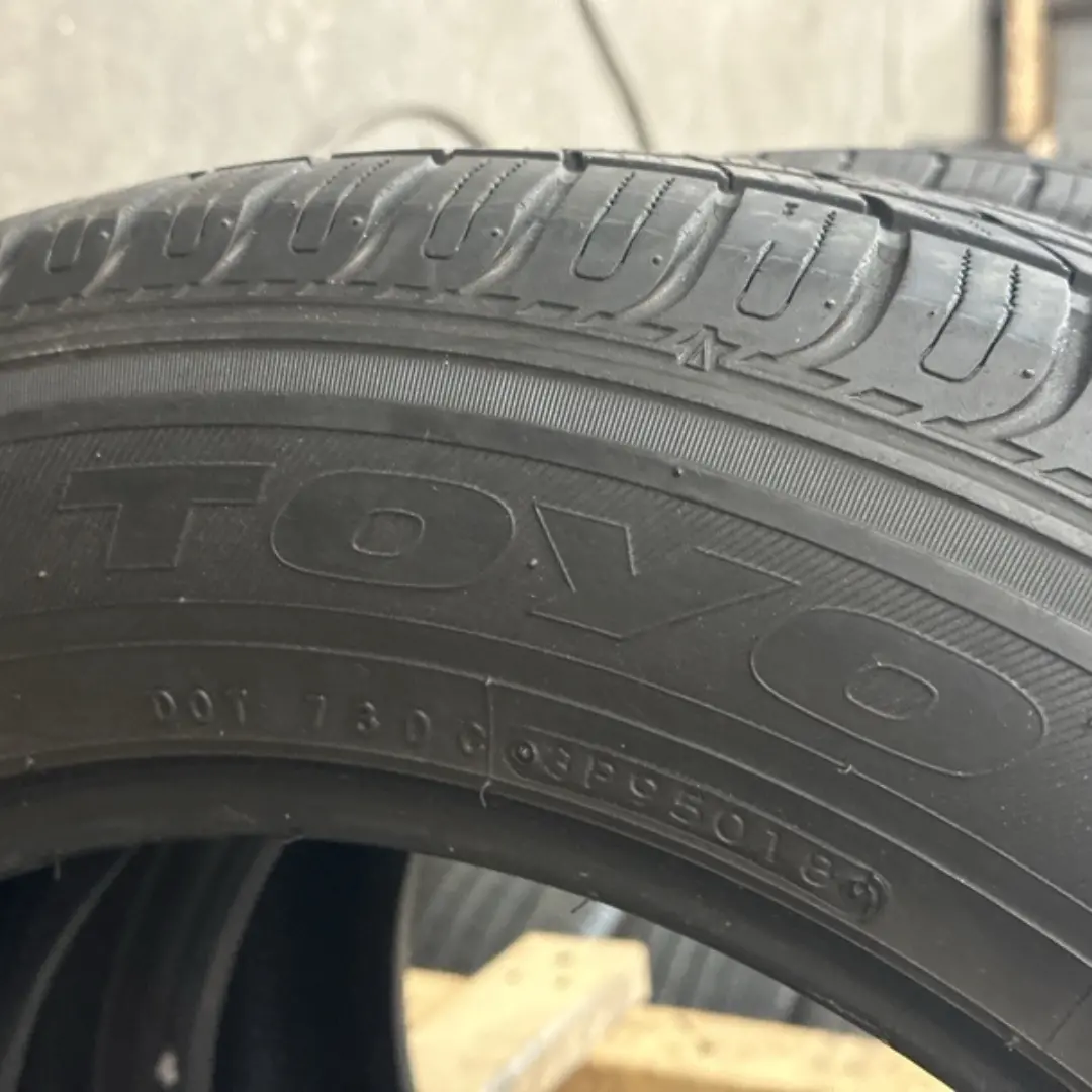 Set Of 2 Toyo Celsius Cuv 235/60/18 Tires 60D6190d 1