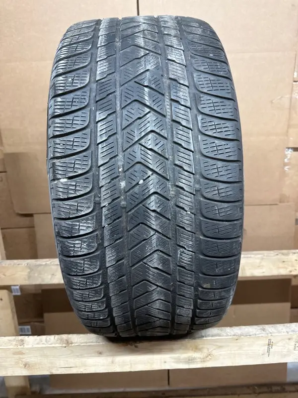 Tire Pirelli Scorpion Winter Size 295/35/21 1