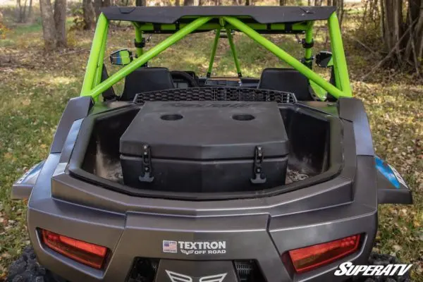 Super Vtt Boîte De Chargement Arrière Arctic Cat/Textron Wildcat Xx Boîte De Chargement Isolée 1