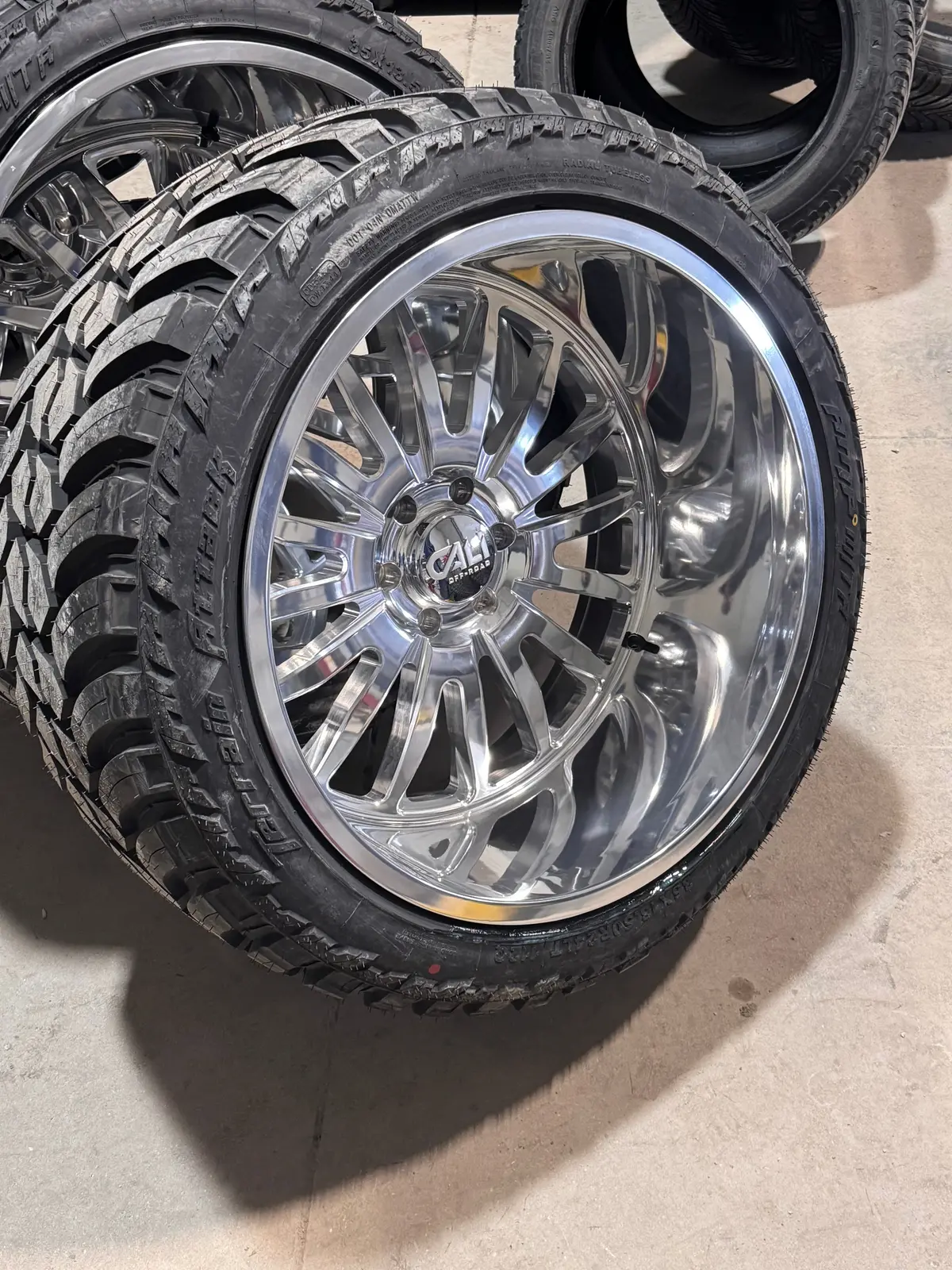 ( Set Of Four ) Cali Off-Road 9110 Summit Polished 24X14 6X139.7 -76 106Mm | Amp Terrain Attack M/T A 35X13.50R24 1
