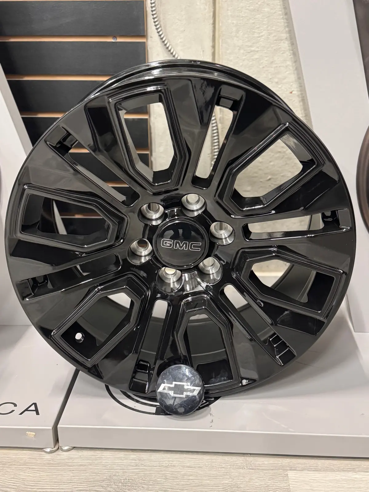 Gmc/Chevy 1500 Oem Reps R232 Gloss Black | 20X9 6X139.7 +24 1