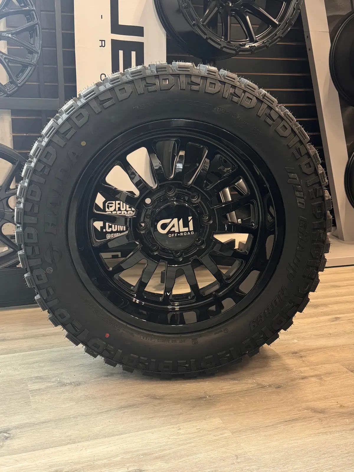 ( Set Of Four ) Cali Off-Road Summit 9110 Gloss Black 20X10 8X180 -25Mm 124.1Mm | 33X12.50R20 Haida Mud Champ 869 3Pms 1