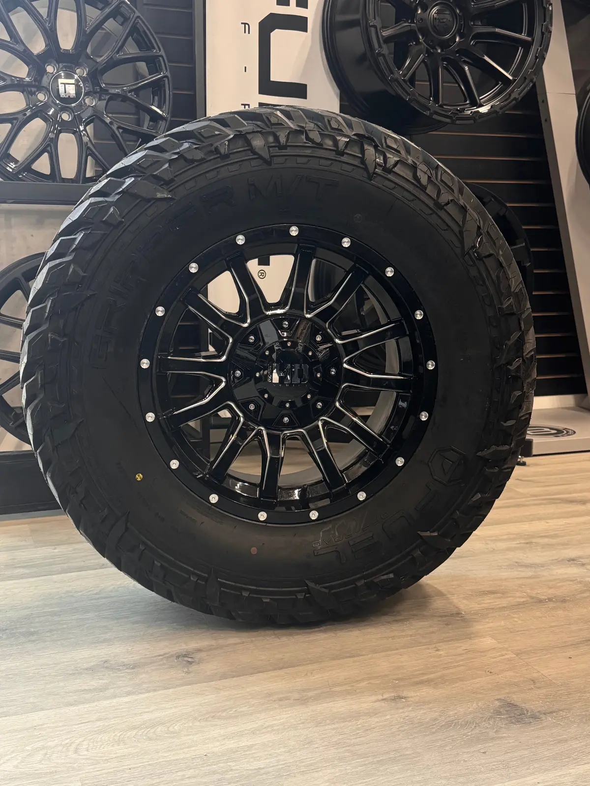 ( Set Of Four ) Fast Hd Traxx Gloss Blk Milled 17X9 -15 6X135/6X139.7Mm 87.1Mm | Fuel Gripper M/T Lt 33X12.50R17 1