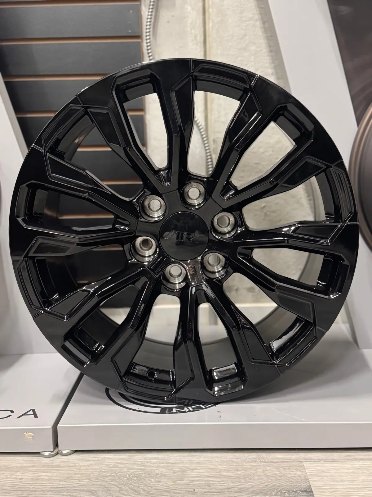 Chevy High Country Oem Reps 271 Gloss Black 20X9 +27 6X139.7Mm 77.8Mm 1