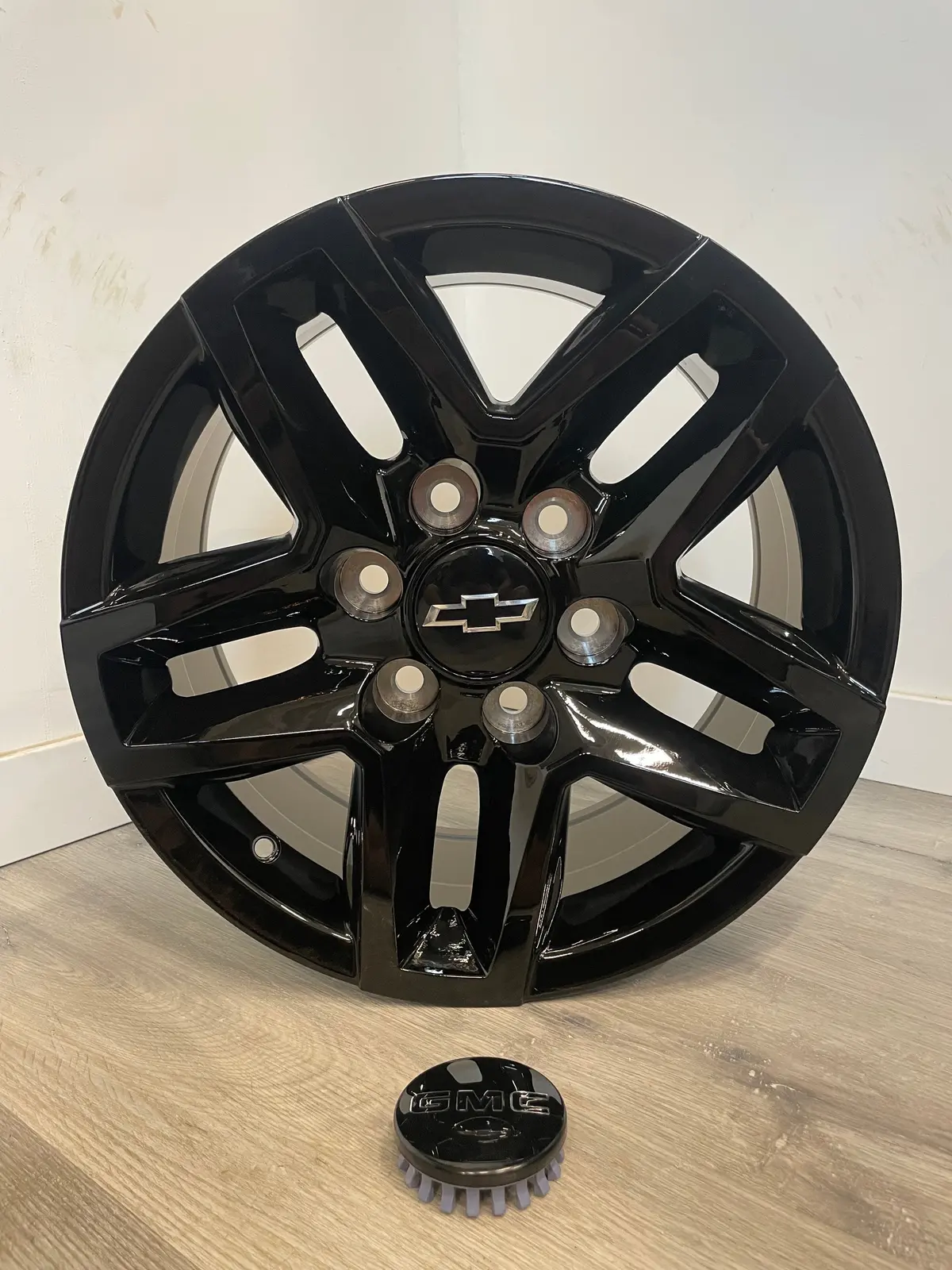 Gmc/Chevy Trail Boss Reps R245 Gloss Black | 18X8.5 +26 6X139.7 1