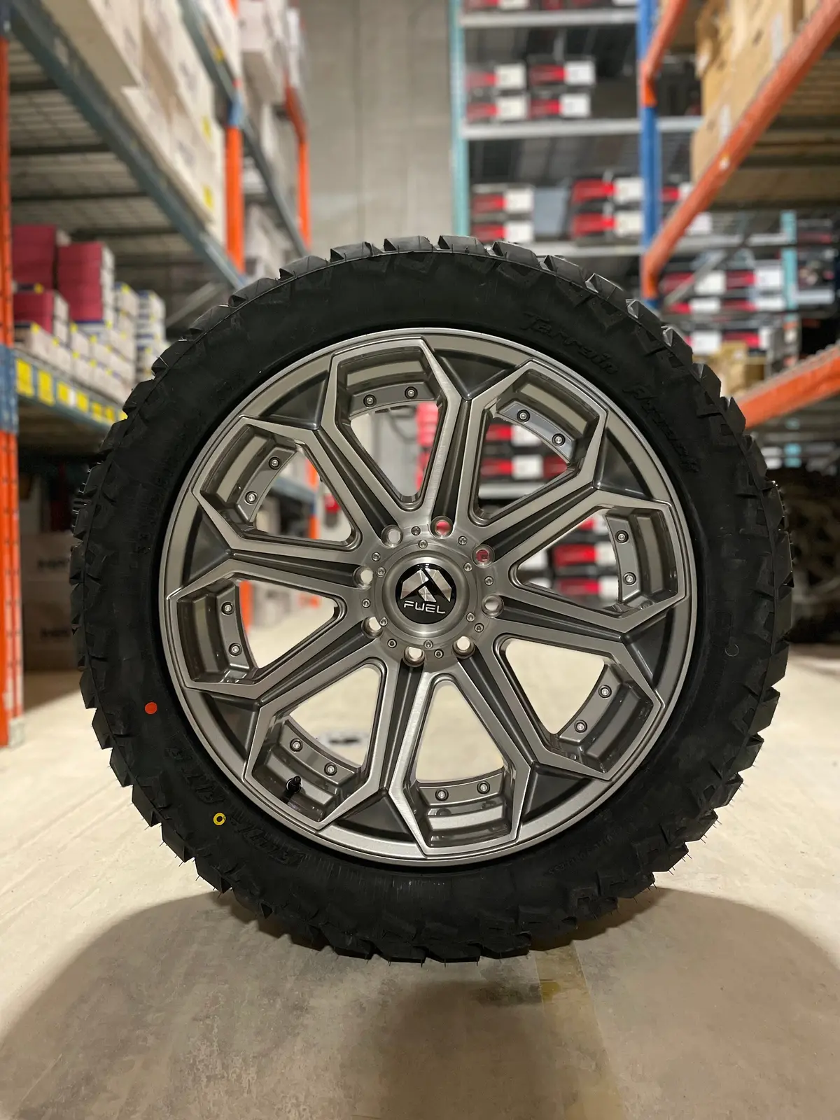 (Set Of Four) Fuel Siege 22X10 8X165.1 -18 Gloss Anthracite | 33X12.50R22 Amp Attack At ( Ram 2500/Gm 2500 ) 1