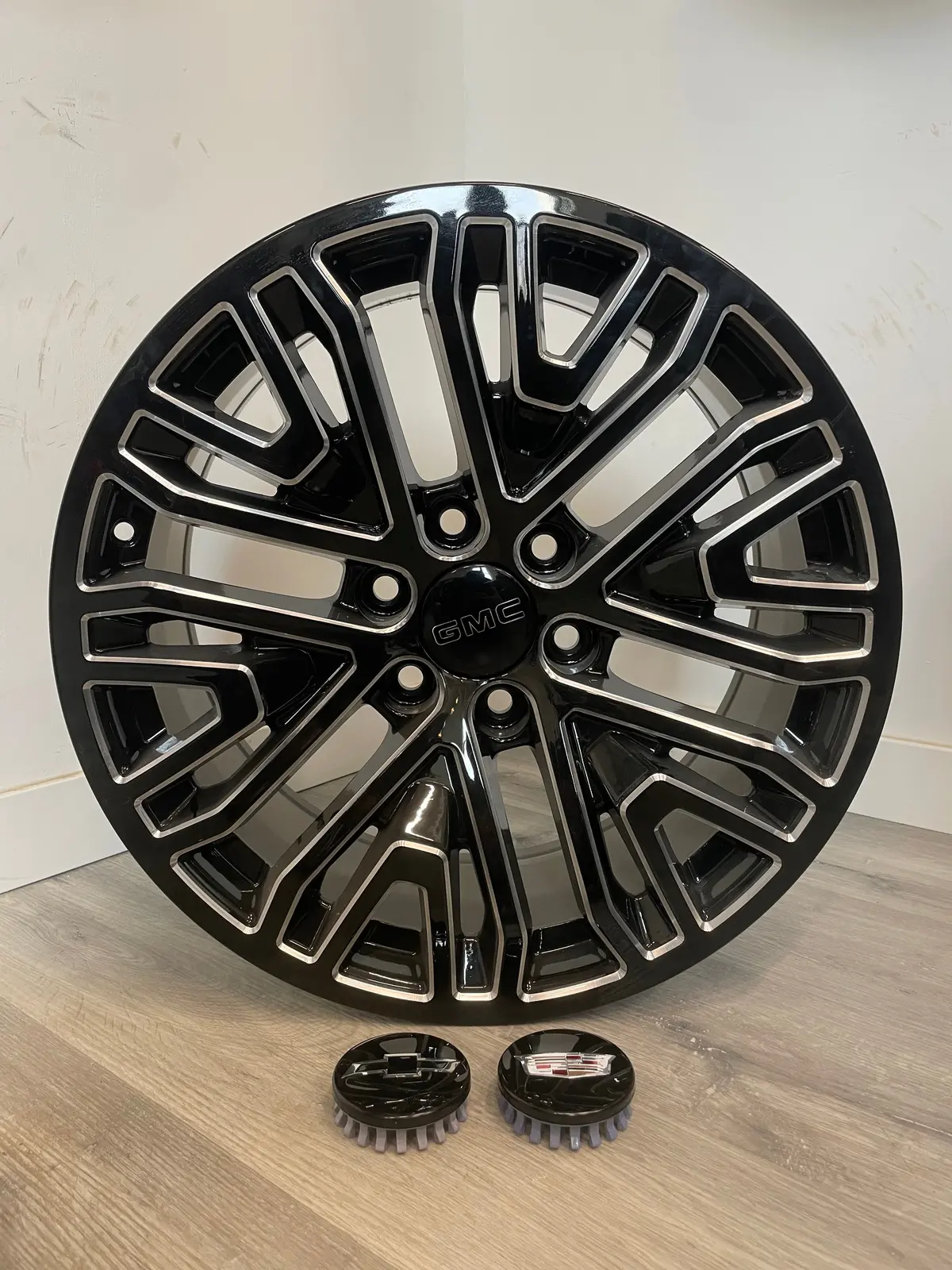 Gmc Denali Ultimate Gloss Blk Reps - Oem Milled | 20X9 +24 6X139.7Mm 1