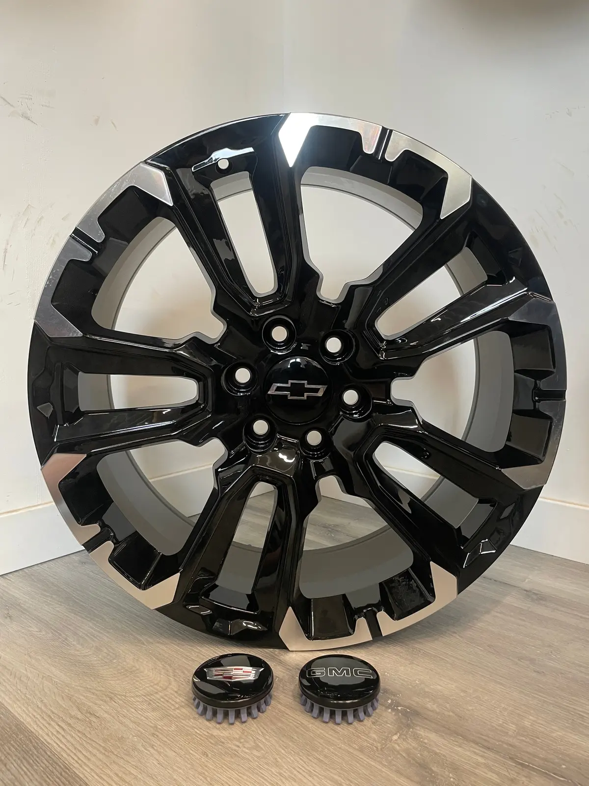 R210 Chevy/Gmc 1500 Gloss Blk Milled Reps | 22X9 +28 6X139.7Mm 1