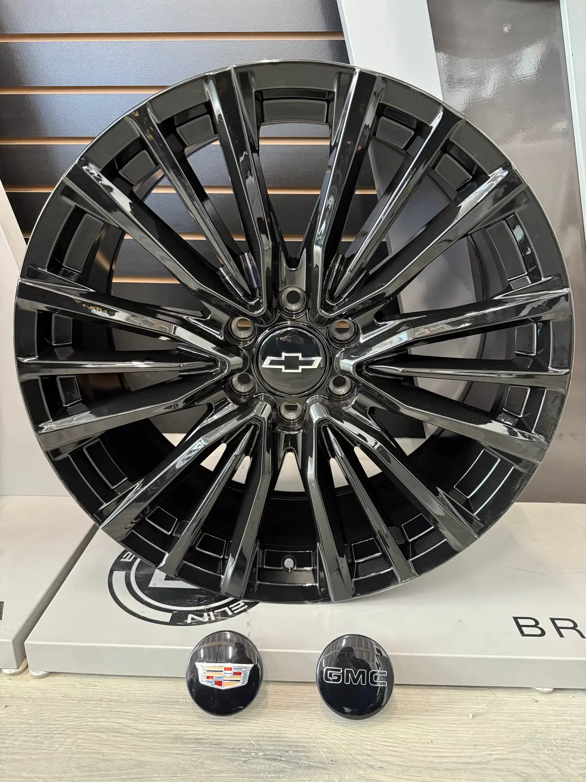 Art Oem Gmc/Chevy/Cadillac 330 Gloss Black Reps 22X9 +28 6X139.7Mm 77.8Mm 1