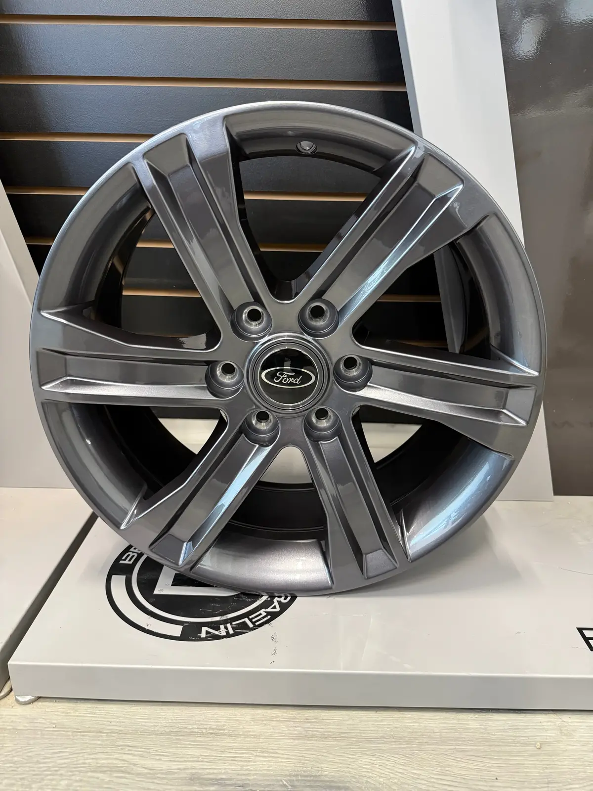 Oem Lariat 269 F150 Gunmetal Reps 18X8 +35 6X135mm 87.1Mm 1