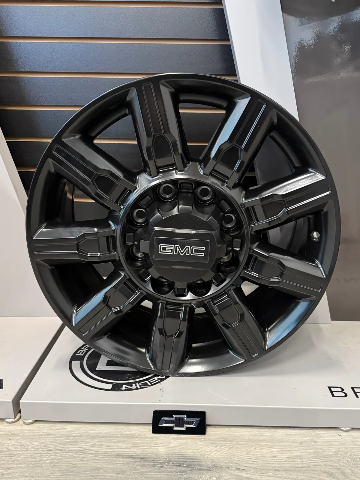 Gmc 2500/Chevy 2500 Oem 346 Reps Satin Black 20X8.5 +47 8X180mm 124.1Mm 1