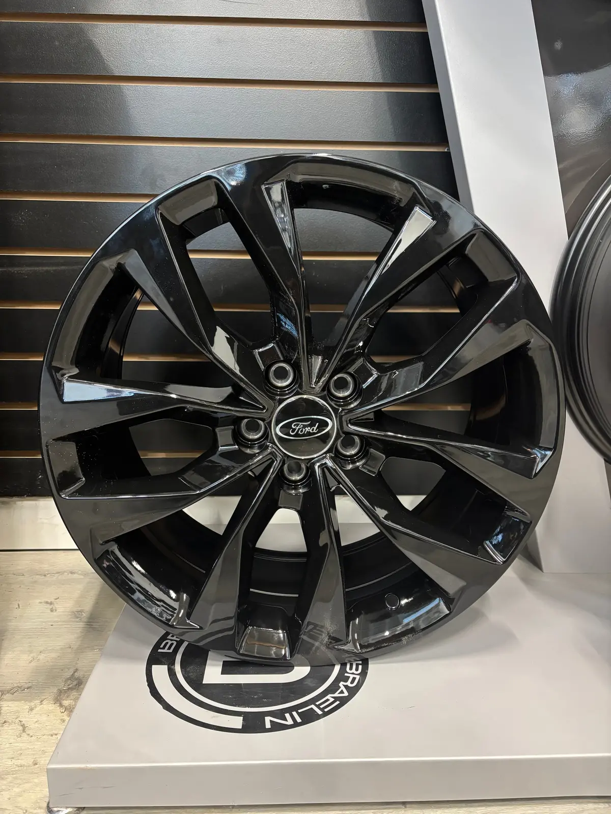 Oem Ford Escape Reps R325 Gloss Blk | 18X8 +45 5X108mm 1