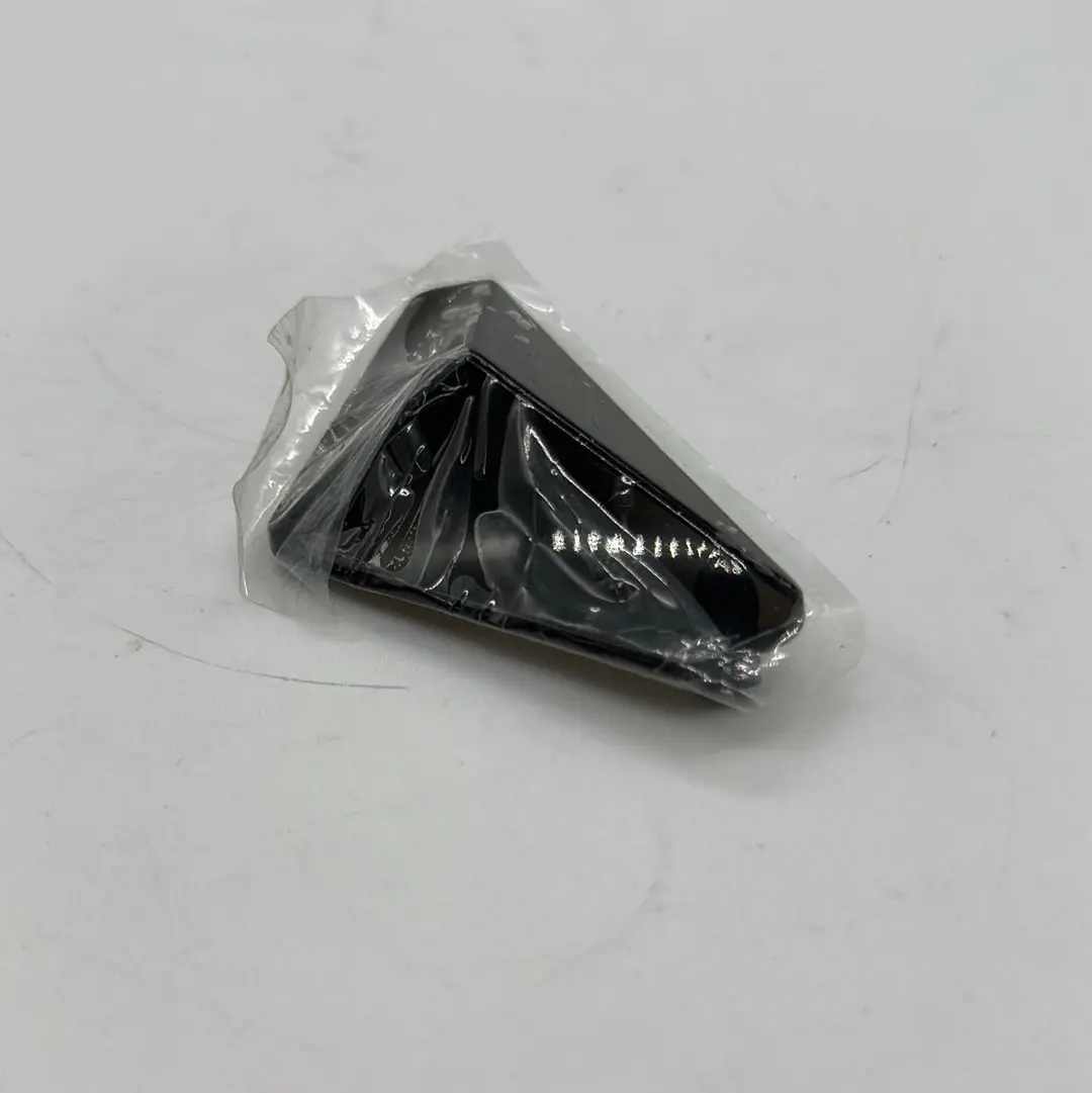 Vista Front Lampcover-Right 1