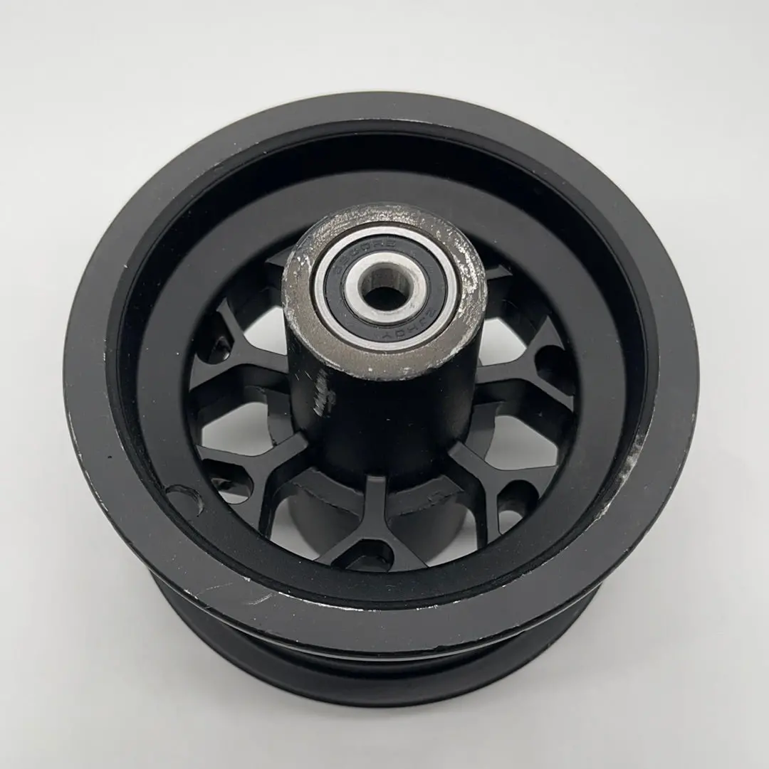 Mantis 8 Front Wheel Hub 1