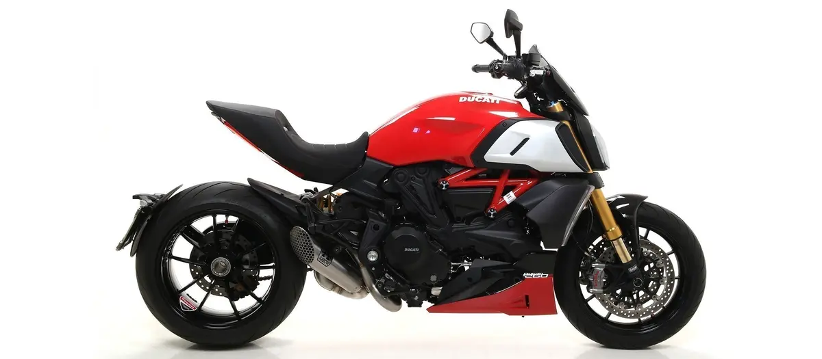 Arrow Indy-Race Carbon-Tipped Exhaust Silencers For 2019–2024 Ducati Diavel 1260 & Diavel 1260 S 1